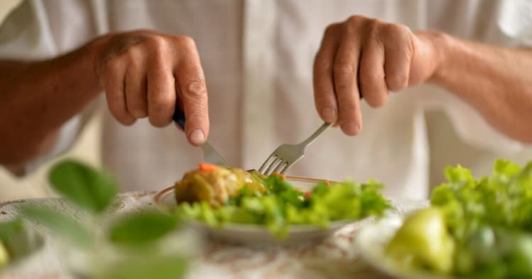 5 thực phẩm nên tránh sau tuổi 40